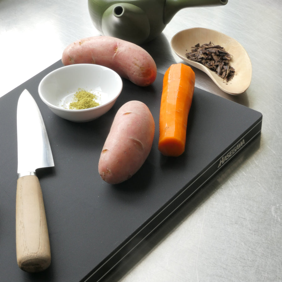 Hasegawa Pro-PE Lite Black Cutting Board